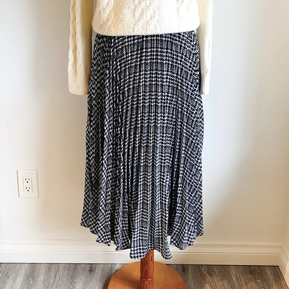 Banana Republic Pleated Houndstooth Skirt